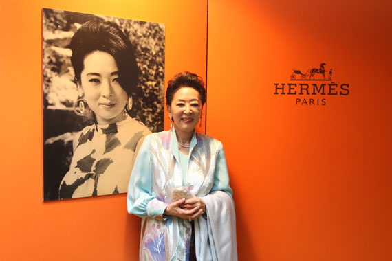 1765435419 223 Elizabeth Taylor cua phuong Dong Kim Ji Mee qua doi