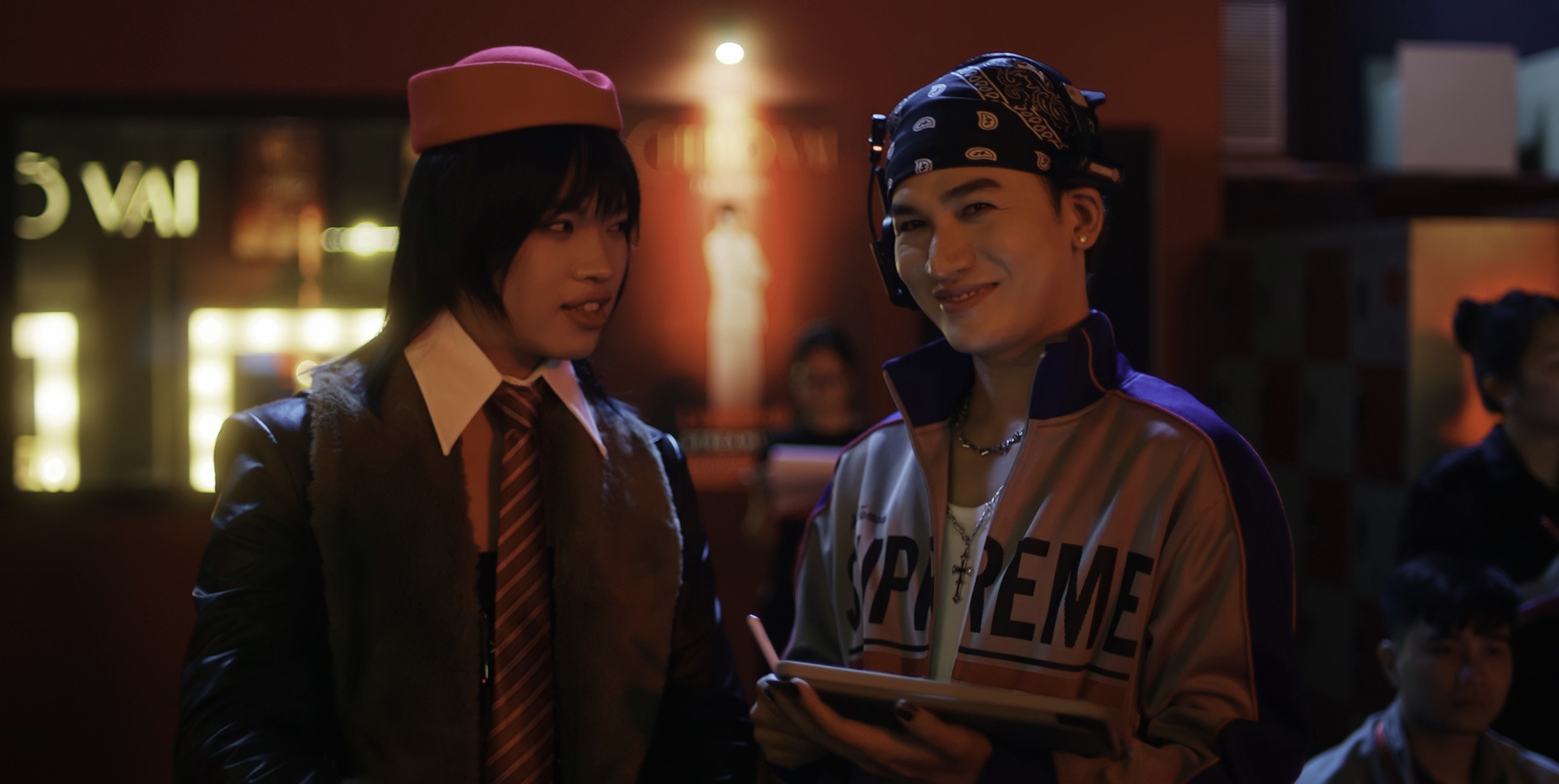 Lộ diện 2 mỹ nhân cực hot đóng phim Tết của Trấn Thành, netizen tranh cãi kịch liệt “ai mới là nữ chính”- Ảnh 6. Lộ diện 2 mỹ nhân cực hot đóng phim Tết của Trấn Thành, netizen tranh cãi kịch liệt “ai mới là nữ chính”- Ảnh 6.