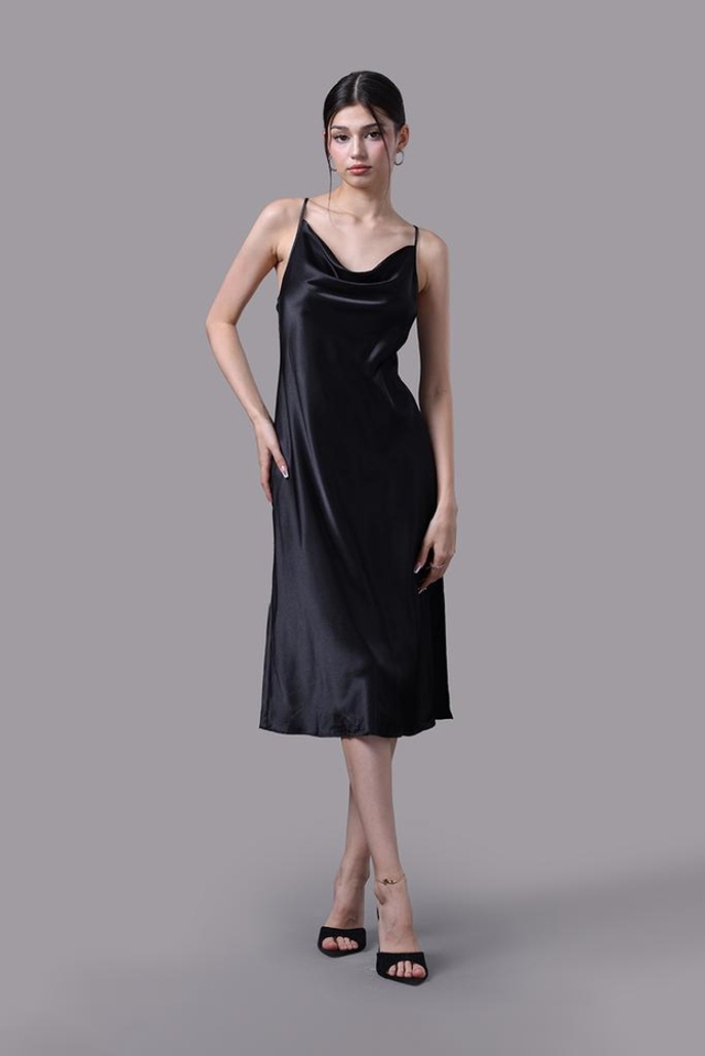 Quyến rũ kiêu kỳ với chiếc váy lụa satin mềm mại 4 Quyến rũ kiêu kỳ với chiếc váy lụa satin mềm mại - Ảnh 4.