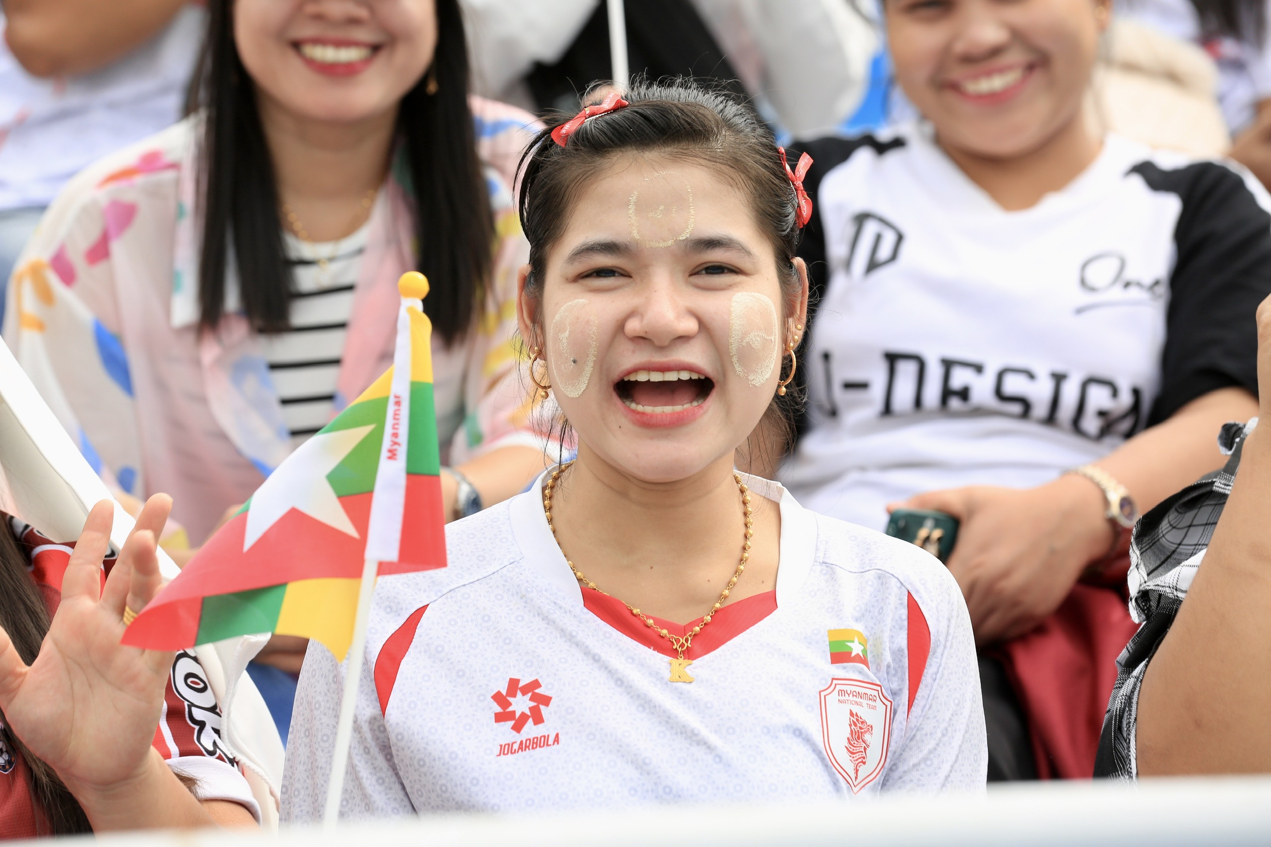 CĐV Myanmar đông khủng khiếp trên sân Chonburi, nóng rực trận sinh tử của đội tuyển nữ Việt Nam- Ảnh 15. CĐV Myanmar đông khủng khiếp trên sân Chonburi, nóng rực trận sinh tử của đội tuyển nữ Việt Nam- Ảnh 15.