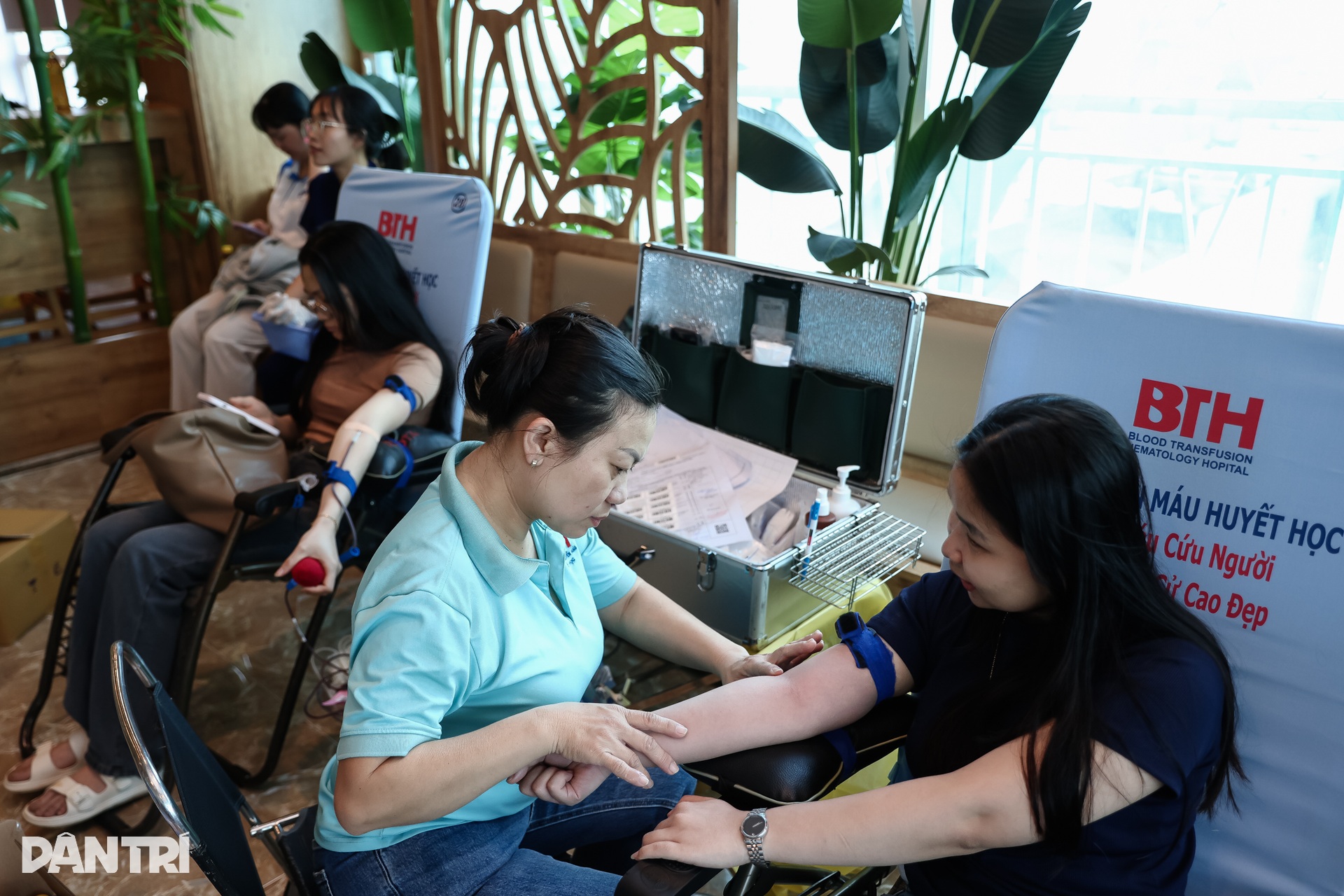 Lan tỏa yêu thương qua hoạt động hiến máu nhân đạo - 4 Lan tỏa yêu thương qua hoạt động hiến máu nhân đạo - 4