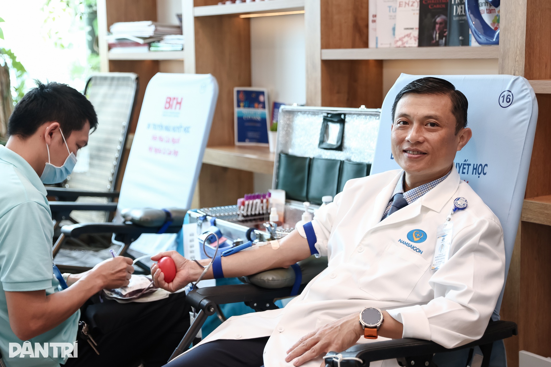 Lan tỏa yêu thương qua hoạt động hiến máu nhân đạo - 6 Lan tỏa yêu thương qua hoạt động hiến máu nhân đạo - 6