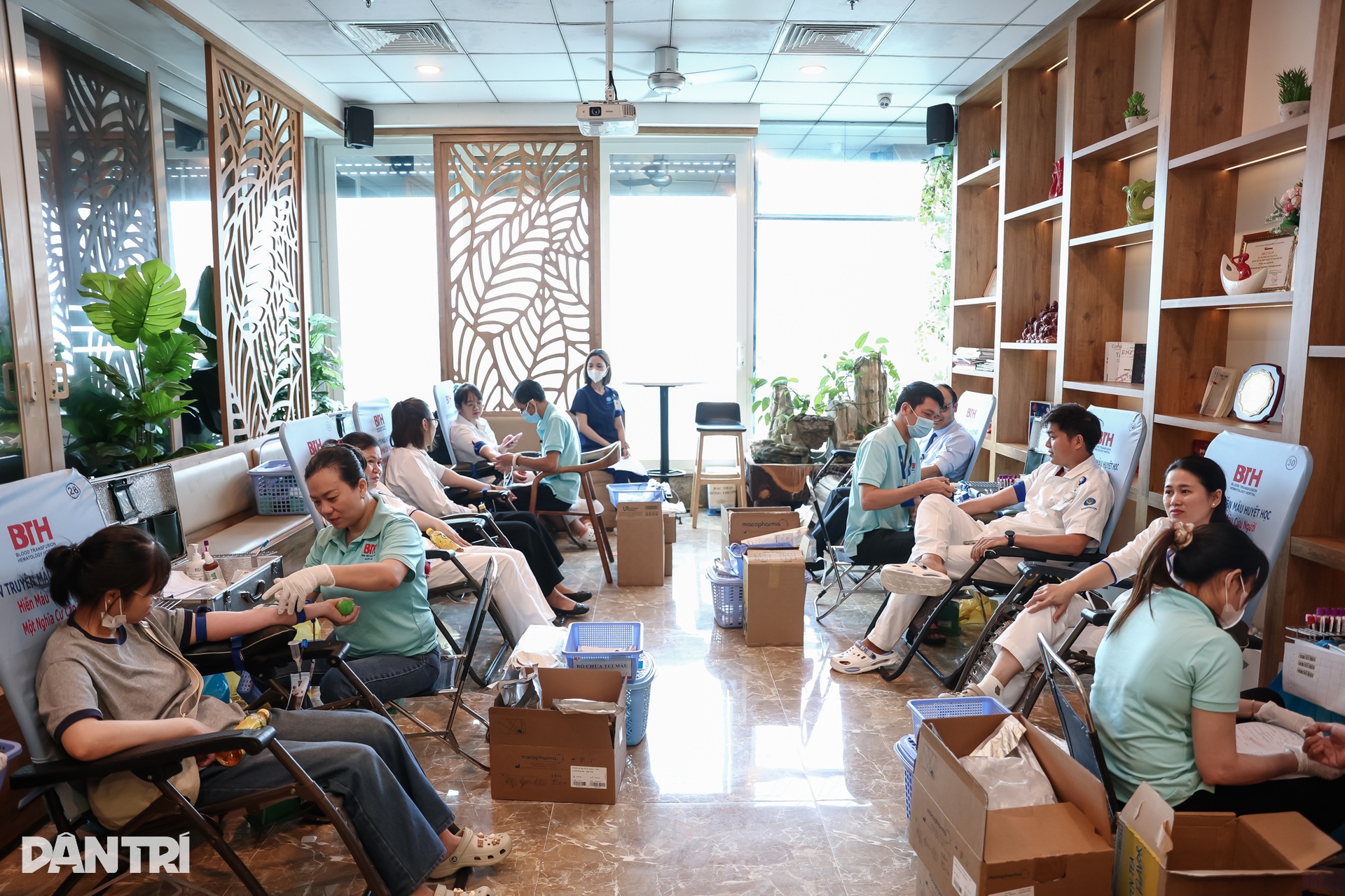 Lan tỏa yêu thương qua hoạt động hiến máu nhân đạo - 7 Lan tỏa yêu thương qua hoạt động hiến máu nhân đạo - 7