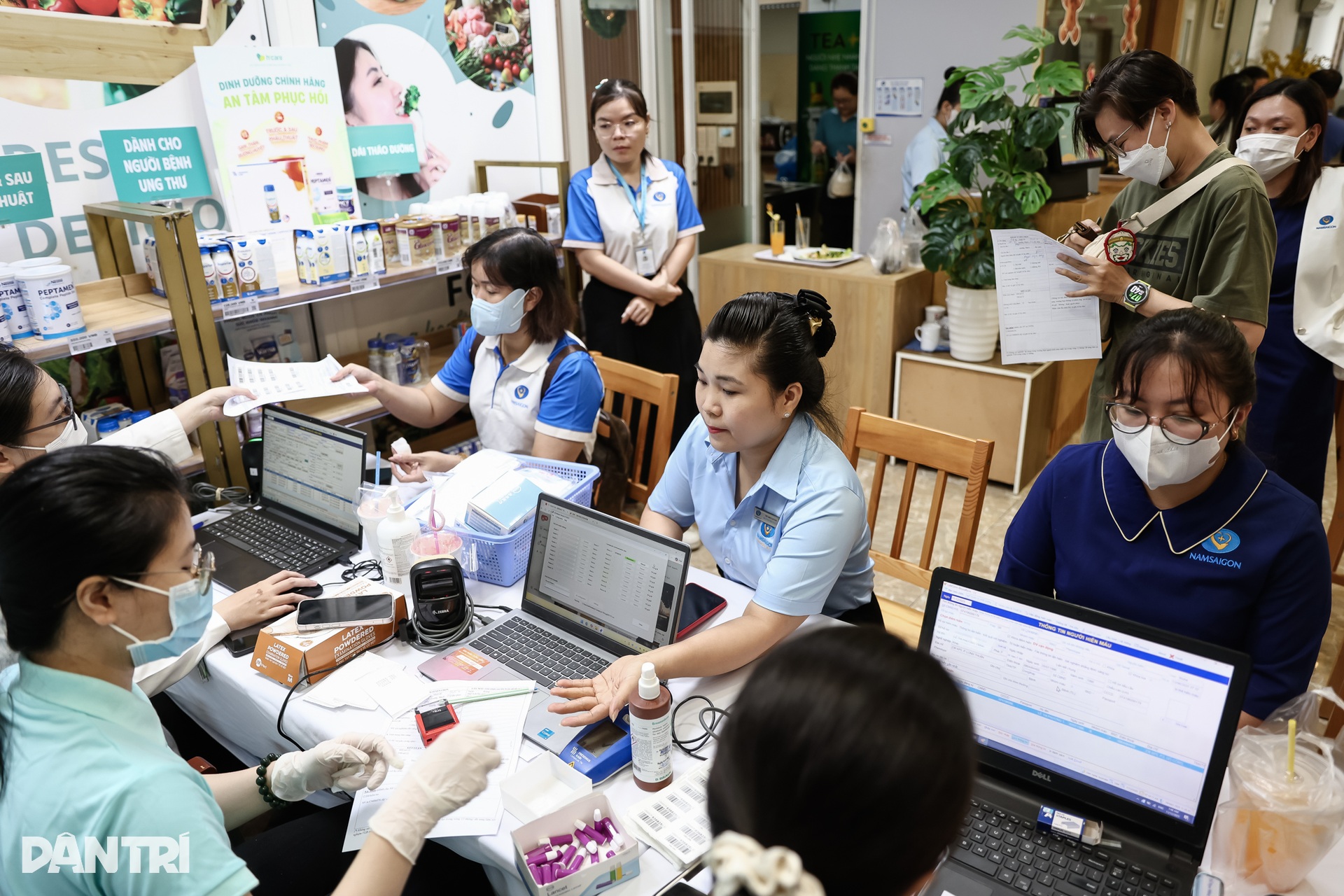 Lan tỏa yêu thương qua hoạt động hiến máu nhân đạo - 11 Lan tỏa yêu thương qua hoạt động hiến máu nhân đạo - 11