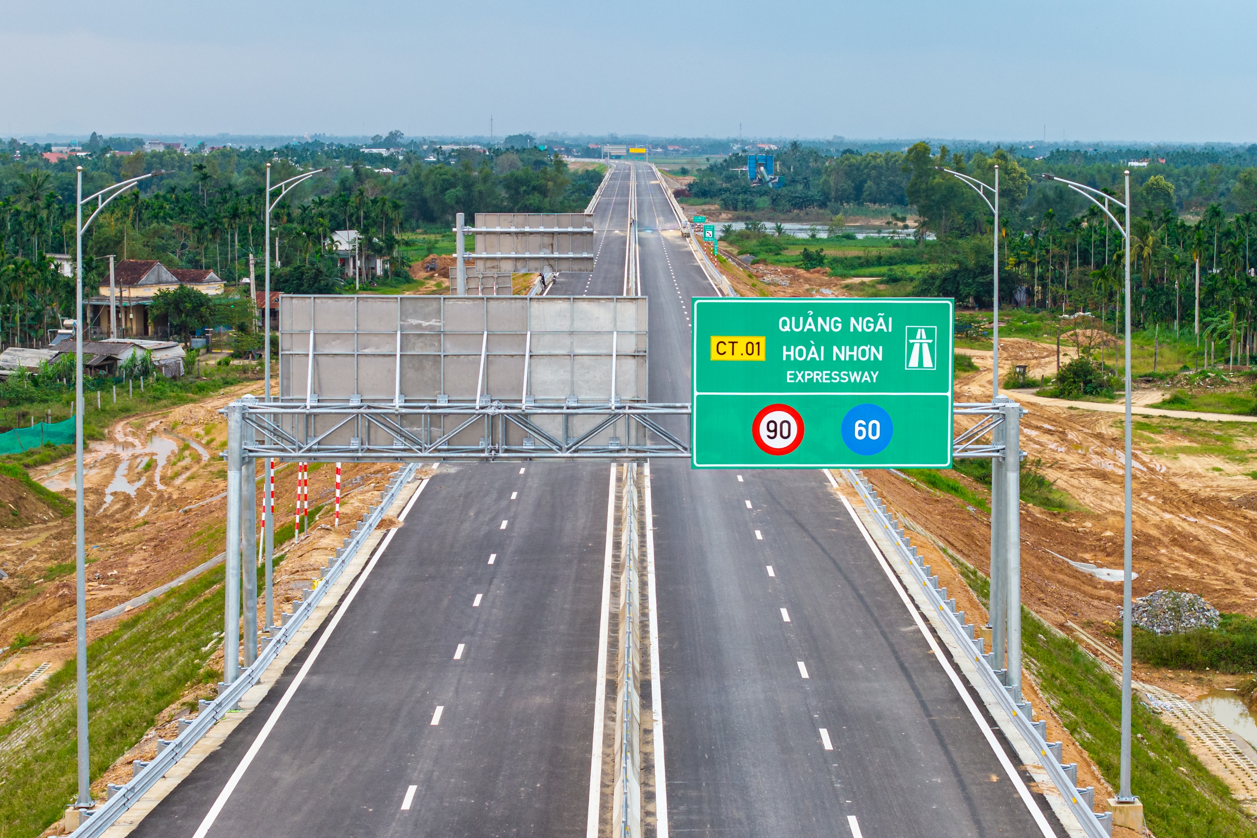 Hình hài cao tốc Quảng Ngãi 3 Hình hài cao tốc Quảng Ngãi - Hoài Nhơn trước ngày khánh thành 19.12 - Ảnh 3.