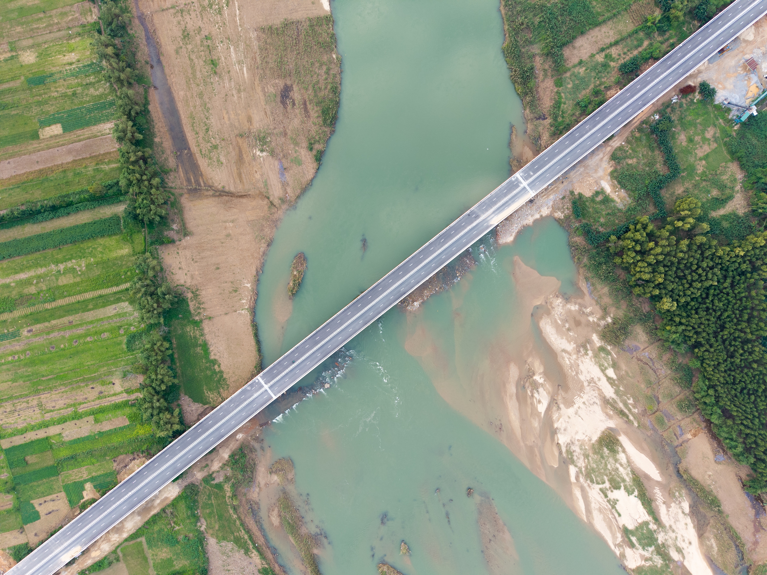 Hình hài cao tốc Quảng Ngãi 9 Hình hài cao tốc Quảng Ngãi - Hoài Nhơn trước ngày khánh thành 19.12 - Ảnh 9.