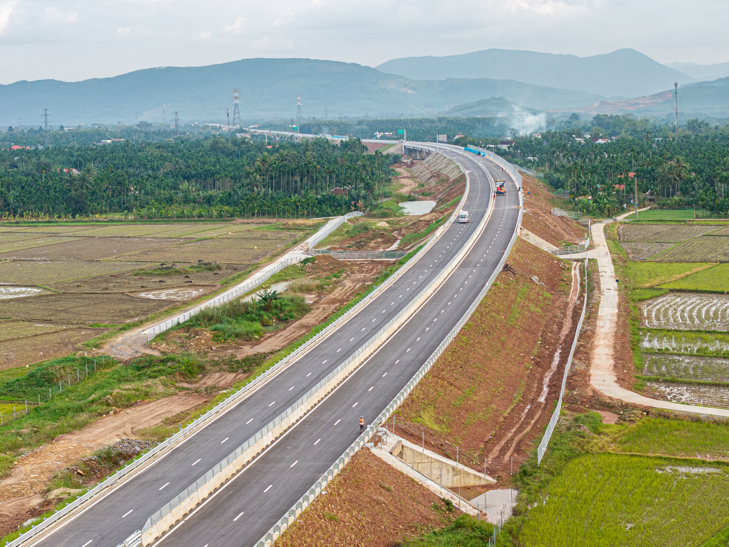 Hình hài cao tốc Quảng Ngãi 13 Hình hài cao tốc Quảng Ngãi - Hoài Nhơn trước ngày khánh thành 19.12 - Ảnh 13.