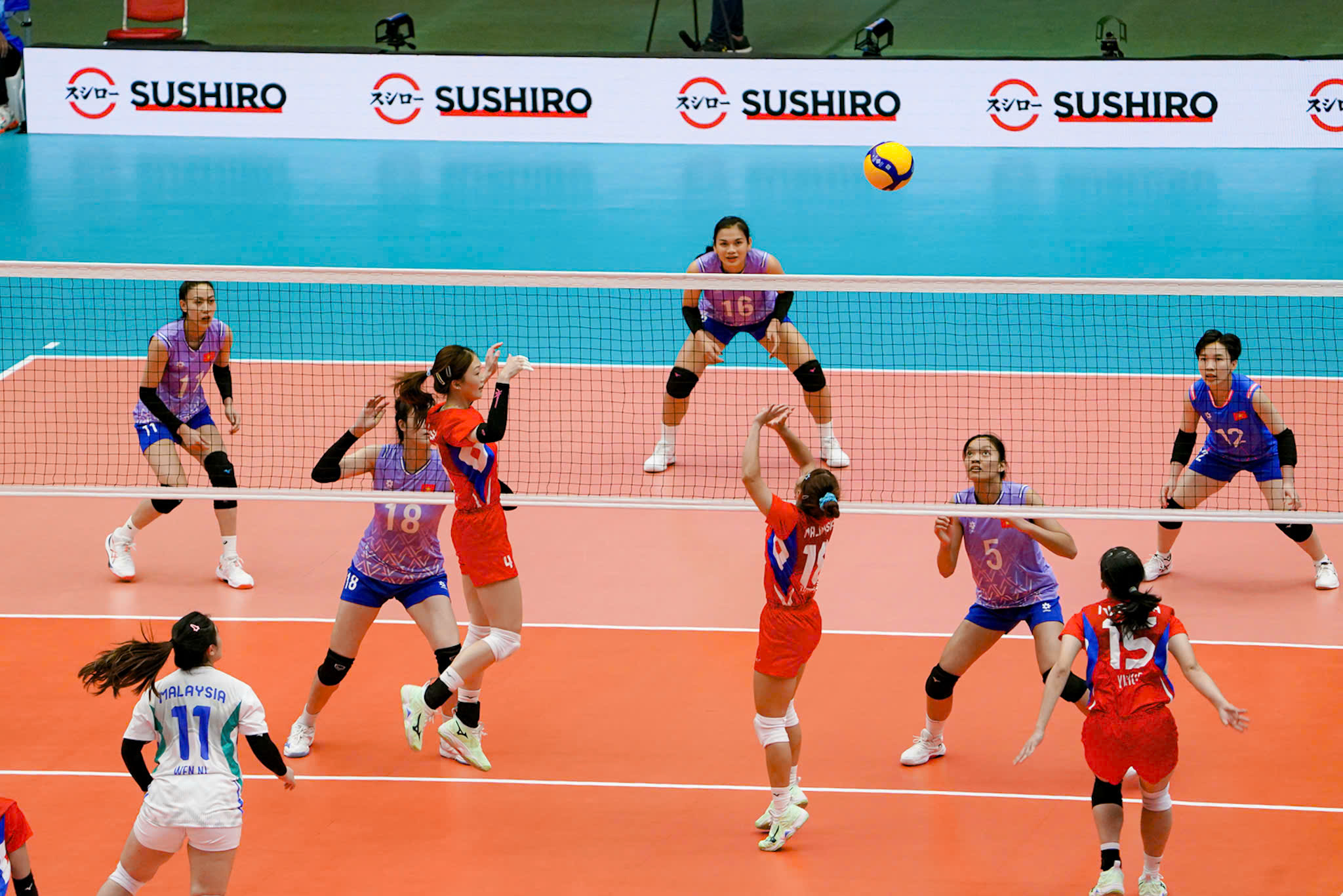 Bóng chuyền nữ Việt Nam đánh bại Malaysia 3-0 4 bóng chuyền - Ảnh 4.