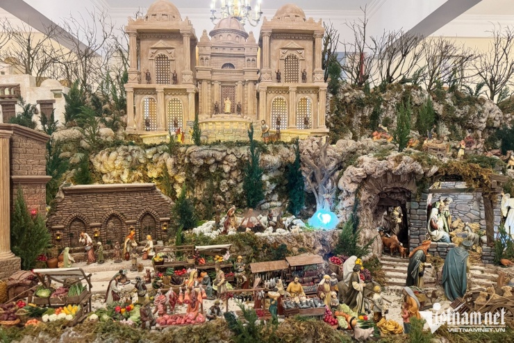 Hang đá Giáng sinh hơn 7m ở Đồng Nai gây sốt với nghìn chi tiết độc đáo 3 Hang đá Giáng sinh hơn 7m ở Đồng Nai gây sốt với nghìn chi tiết độc đáo - 2