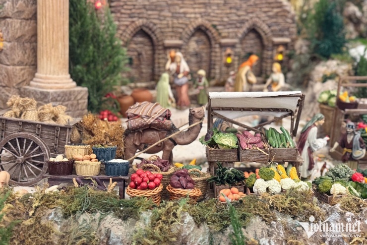 Hang đá Giáng sinh hơn 7m ở Đồng Nai gây sốt với nghìn chi tiết độc đáo 4 Hang đá Giáng sinh hơn 7m ở Đồng Nai gây sốt với nghìn chi tiết độc đáo - 3