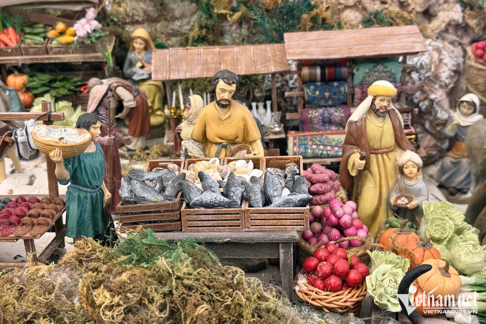 Hang đá Giáng sinh hơn 7m ở Đồng Nai gây sốt với nghìn chi tiết độc đáo 5 Hang đá Giáng sinh hơn 7m ở Đồng Nai gây sốt với nghìn chi tiết độc đáo - 4