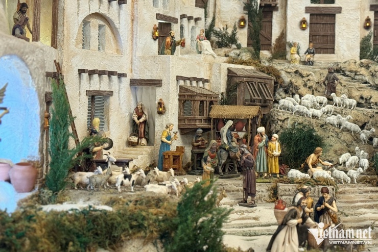 Hang đá Giáng sinh hơn 7m ở Đồng Nai gây sốt với nghìn chi tiết độc đáo 8 Hang đá Giáng sinh hơn 7m ở Đồng Nai gây sốt với nghìn chi tiết độc đáo - 7