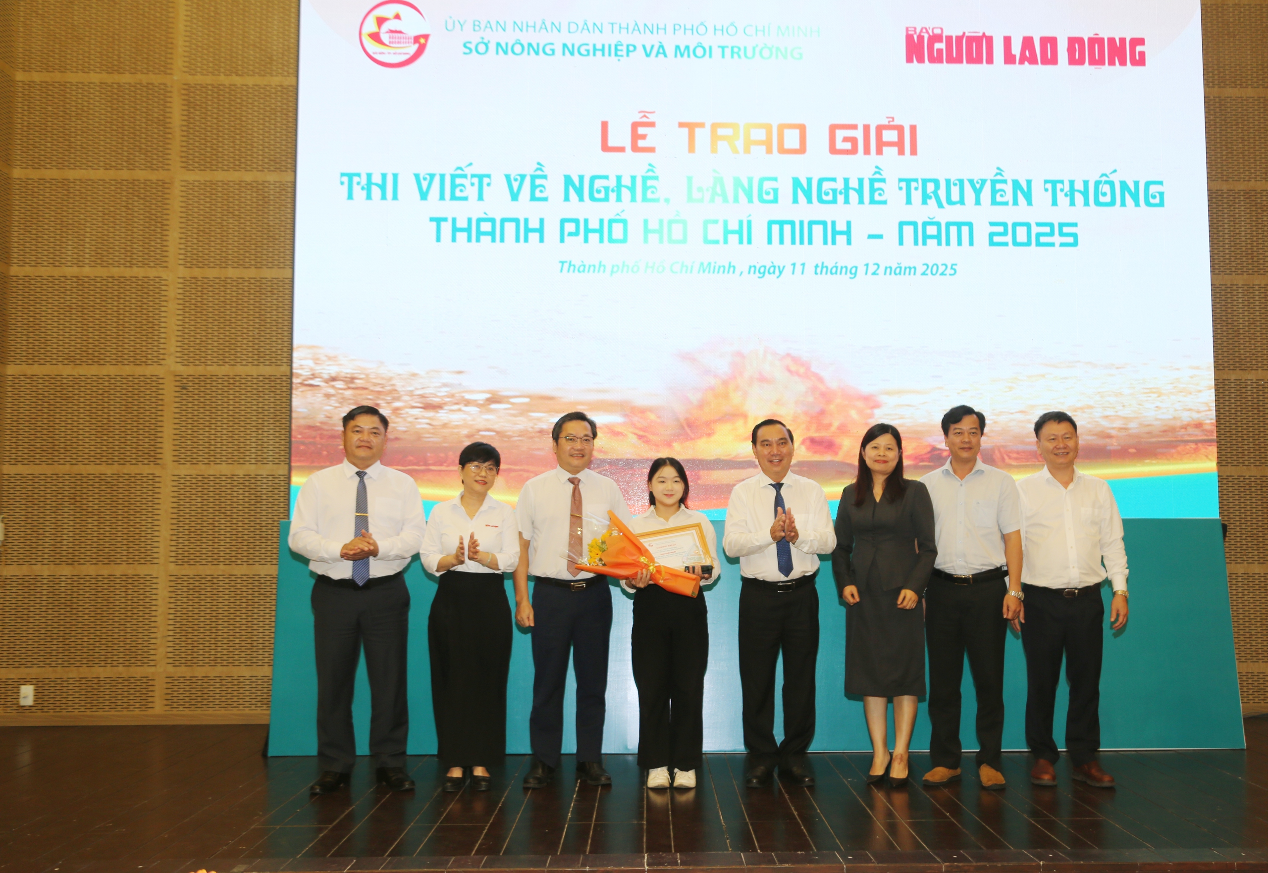 Trao giải Cuộc thi viết về nghề, làng nghề truyền thống TPHCM năm 2025 2 Trao giải Cuộc thi viết về nghề, làng nghề truyền thống TPHCM năm 2025 - Ảnh 2.
