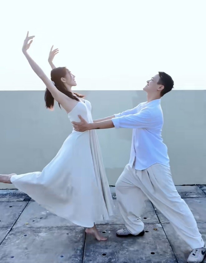 Nữ NSƯT bị suy thận giai đoạn cuối phù mặt không nhận ra, chồng hiến thận cứu vợ làm dân mạng nghẹn ngào 3 Cặp đôi cũng được nhiều cư dân mạng biết đến khi có kênh Tiktok đông đảo người theo dõi.