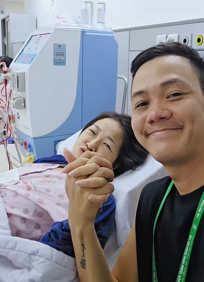 Nữ NSƯT bị suy thận giai đoạn cuối phù mặt không nhận ra, chồng hiến thận cứu vợ làm dân mạng nghẹn ngào 4 Khi Hoàng Yến phát hiện, bệnh đã ở giai đoạn 4.