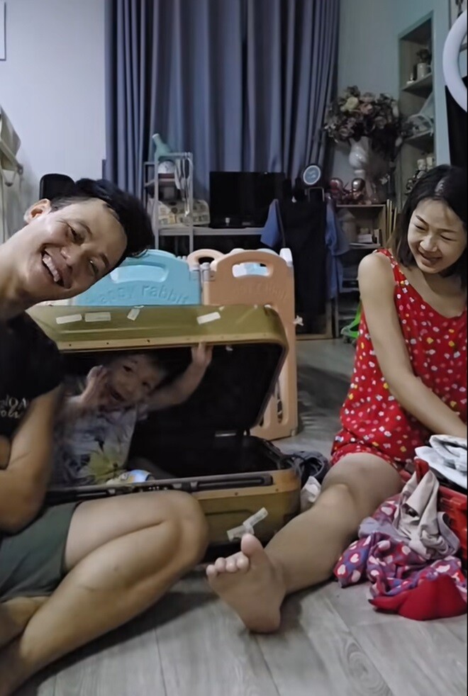 Nữ NSƯT bị suy thận giai đoạn cuối phù mặt không nhận ra, chồng hiến thận cứu vợ làm dân mạng nghẹn ngào 7 Khi bị bệnh, nữ nghệ sĩ chỉ có mong ước được nhìn con trai lớn lên.