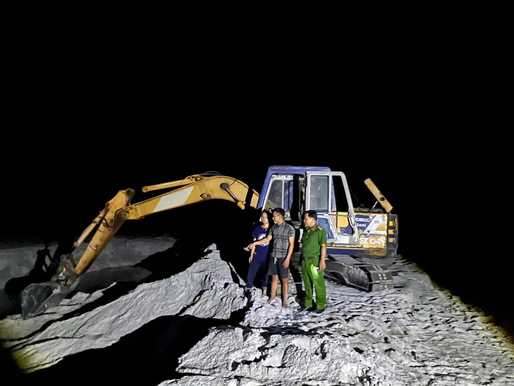 Khai thác khoáng sản trái phép được cử tri rất quan tâm. khai-thac-cat.jpeg