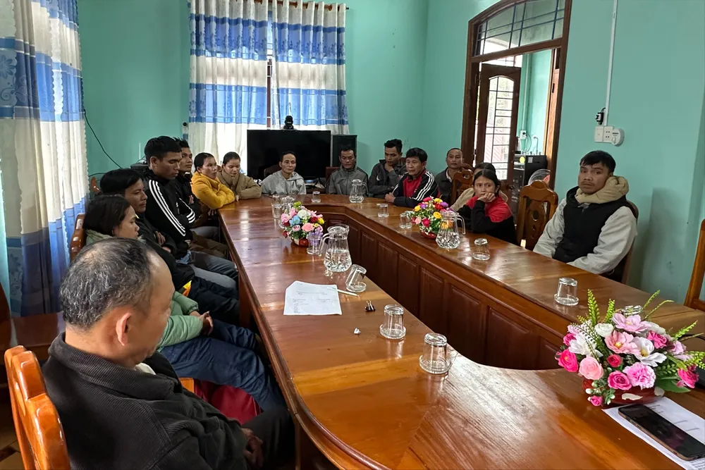 Ông Trần Nam Hưng yêu cầu xây nhà cho người dân trước, thủ tục pháp lý bổ sung sau. Ảnh: TN IMG_3020.JPG