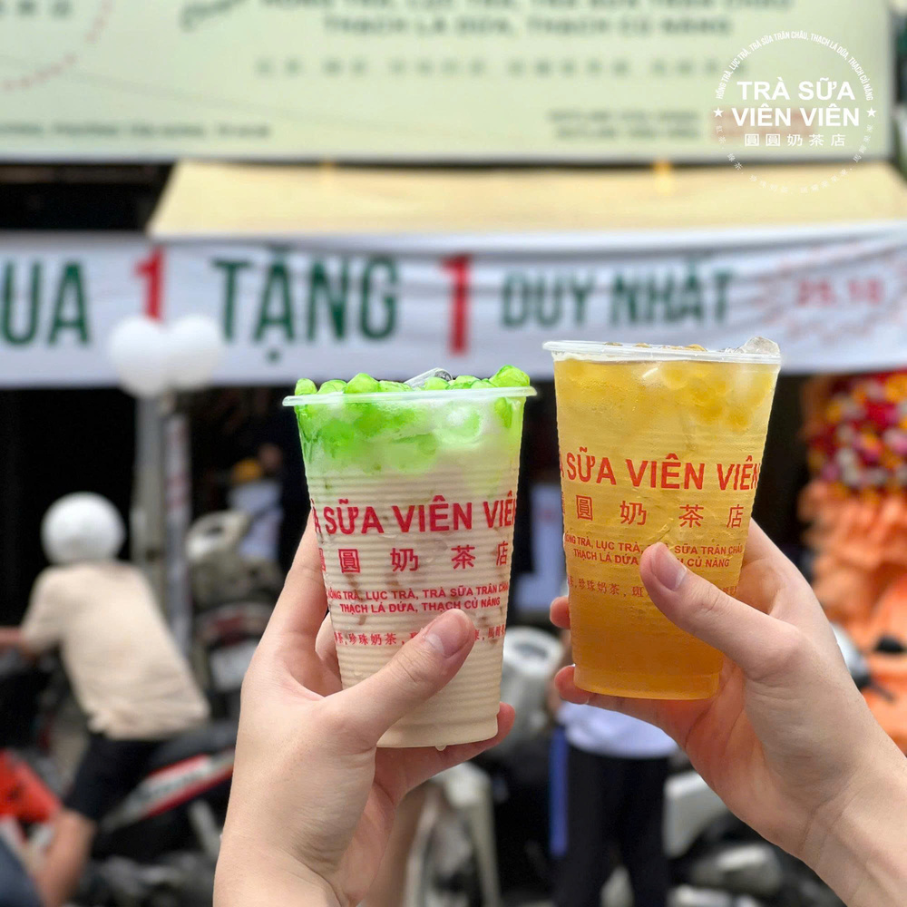 Ly trà sữa Viên Viên size nhỏ tiện lợi dễ mang theo khắp mọi nơi.
Ly trà sữa Viên Viên size nhỏ tiện lợi dễ mang theo khắp mọi nơi.