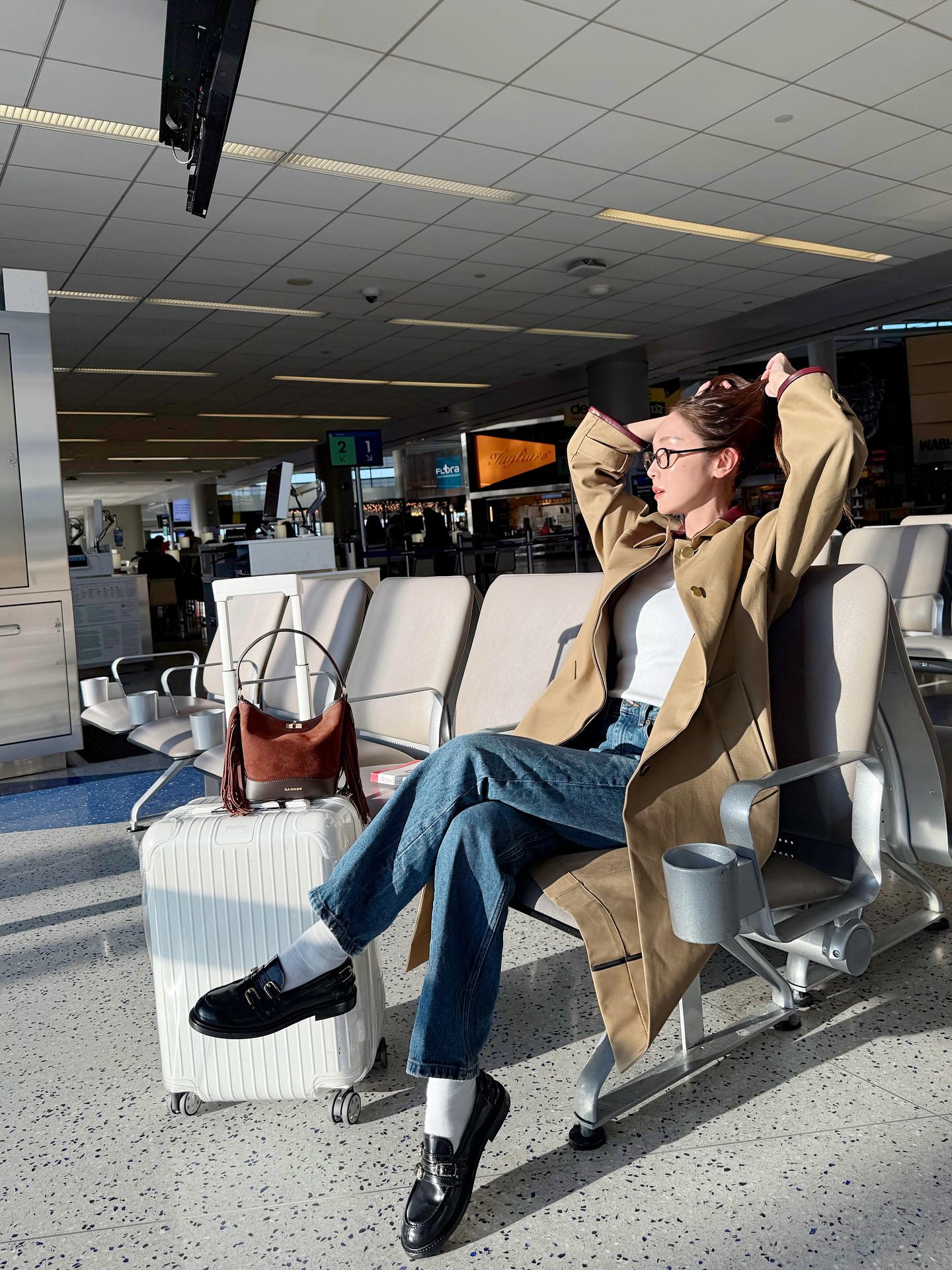 "Huyền thoại thời trang 8x" có 10 cách mặc quần jeans đơn giản, nhưng chạm đỉnh cao sang xịn mịn 2 Huyền thoại mặc đẹp 8x có 10 cách mặc quần jeans đơn giản, nhưng chạm đỉnh cao sang xịn mịn - Ảnh 2.