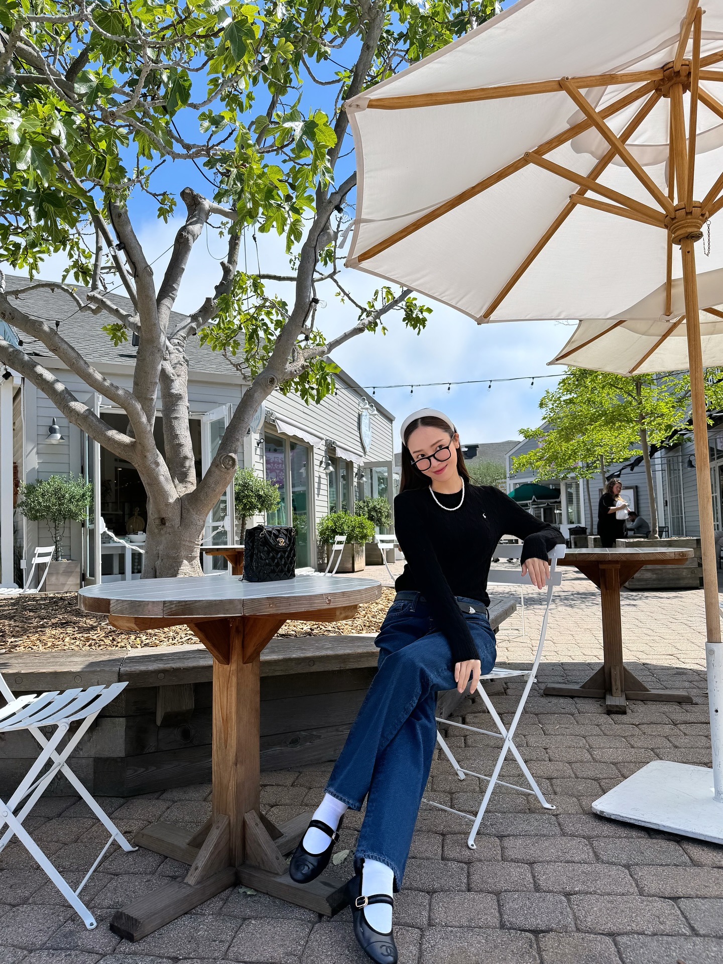 "Huyền thoại thời trang 8x" có 10 cách mặc quần jeans đơn giản, nhưng chạm đỉnh cao sang xịn mịn 3 Huyền thoại mặc đẹp 8x có 10 cách mặc quần jeans đơn giản, nhưng chạm đỉnh cao sang xịn mịn - Ảnh 3.