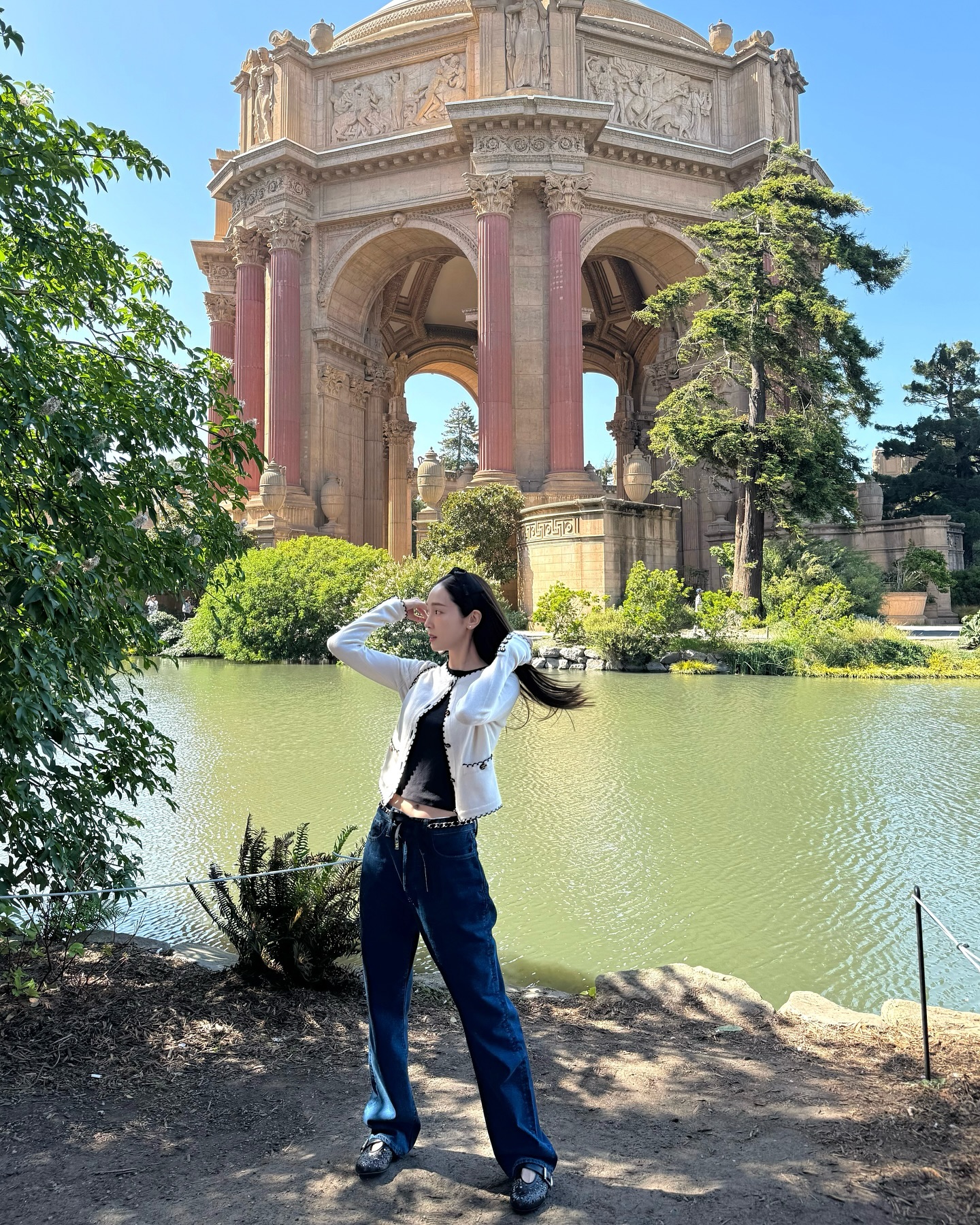 "Huyền thoại thời trang 8x" có 10 cách mặc quần jeans đơn giản, nhưng chạm đỉnh cao sang xịn mịn 6 Huyền thoại mặc đẹp 8x có 10 cách mặc quần jeans đơn giản, nhưng chạm đỉnh cao sang xịn mịn - Ảnh 6.