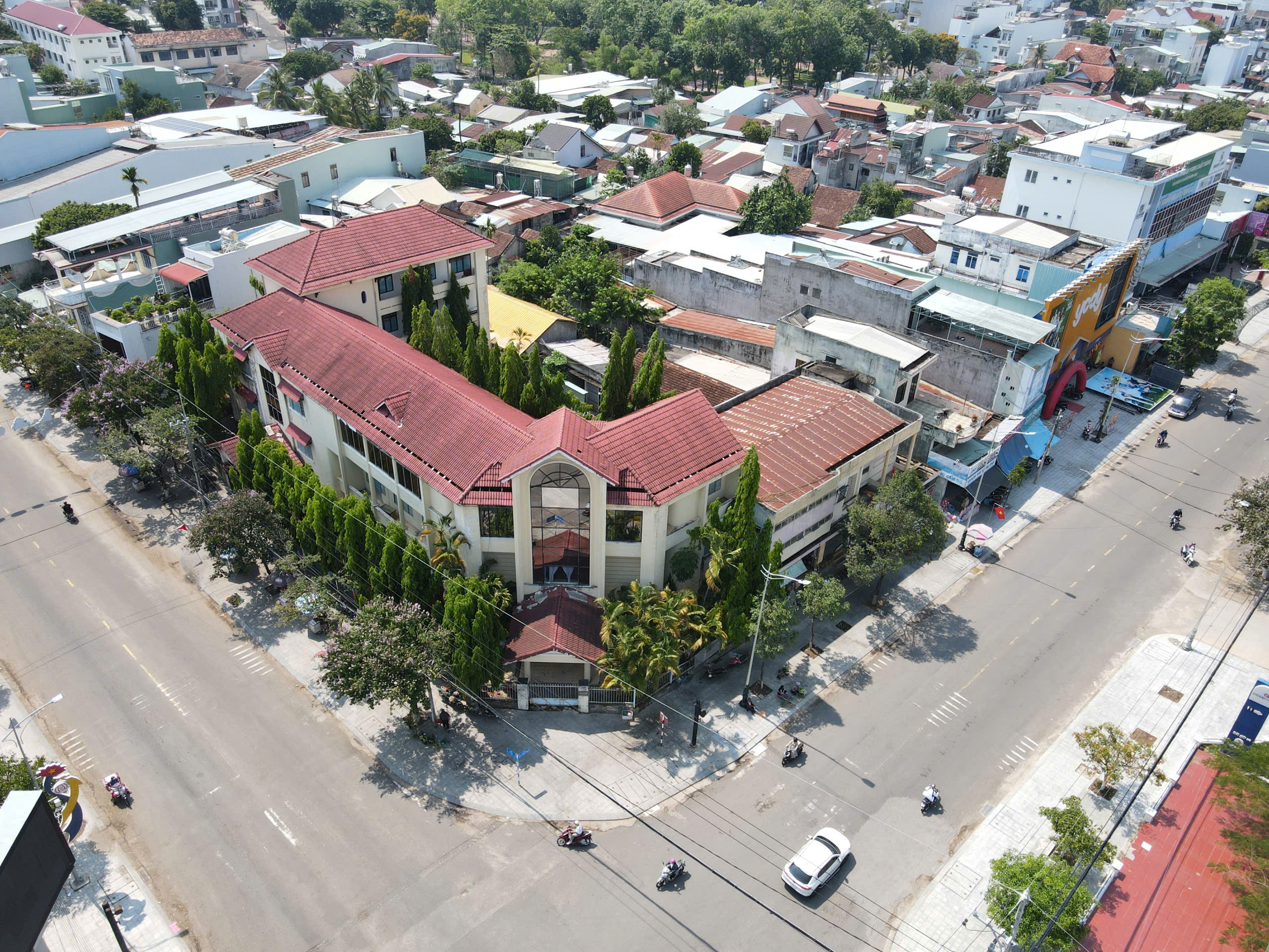 Quảng Ngãi: 109 trụ sở dôi dư, ưu tiên cho giáo dục, y tế 2 Quảng Ngãi - Ảnh 2.