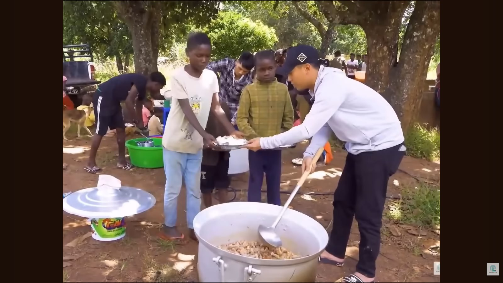 Động thái lạ của kênh Quang Linh Vlogs- Ảnh 3.