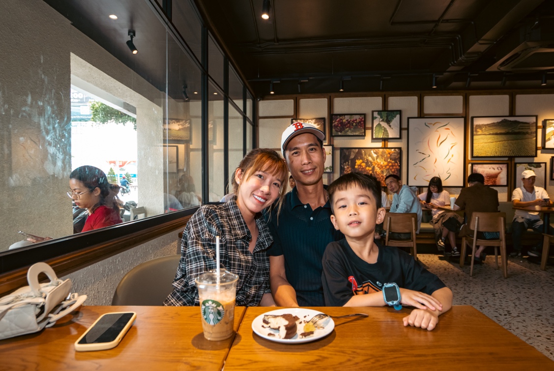 Starbucks Long Xuyên: Không gian hiện đại giữa lòng miền Tây, hút giới trẻ check-in rần rần- Ảnh 5.