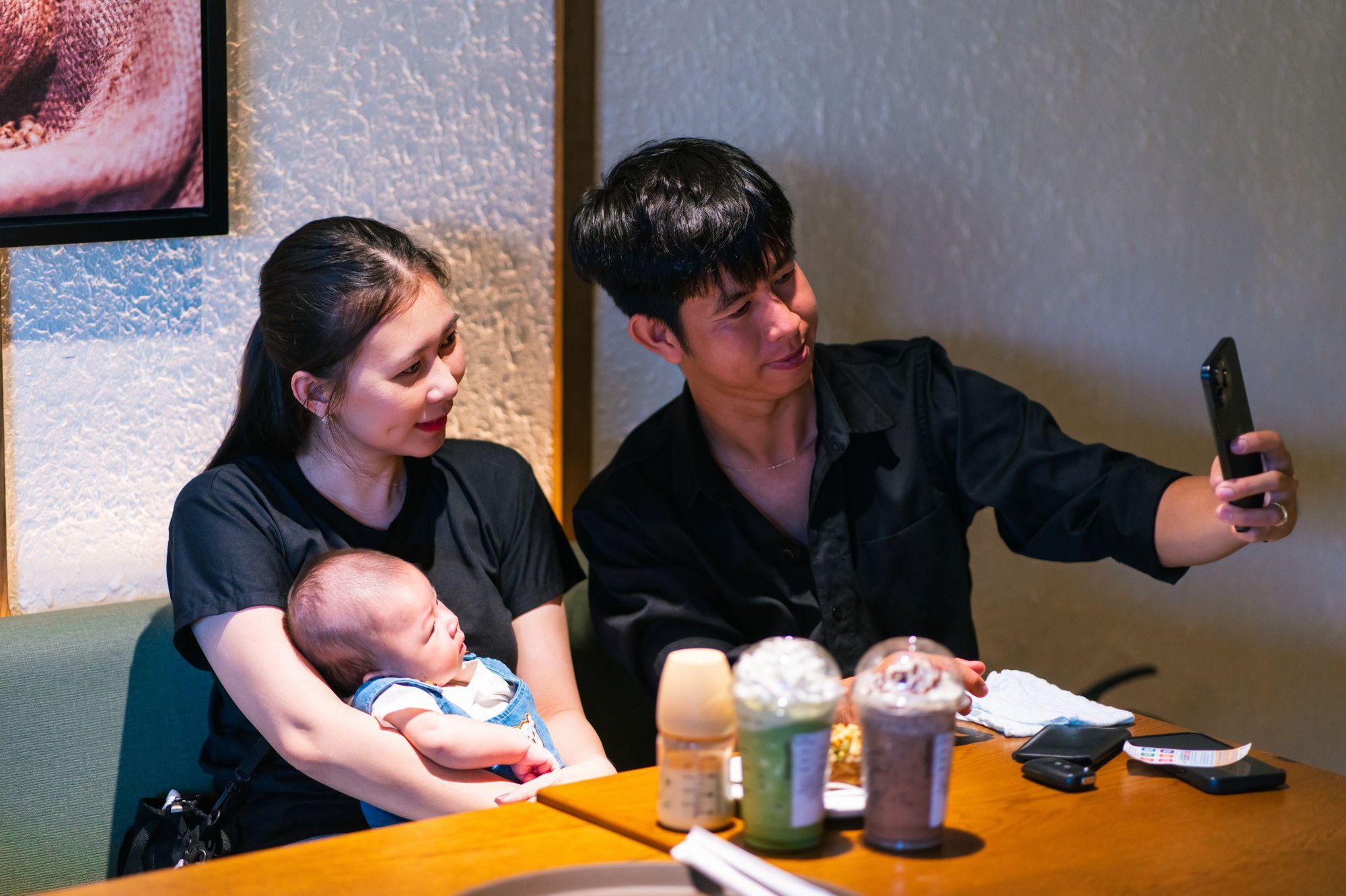 Starbucks Long Xuyên: Không gian hiện đại giữa lòng miền Tây, hút giới trẻ check-in rần rần- Ảnh 6.