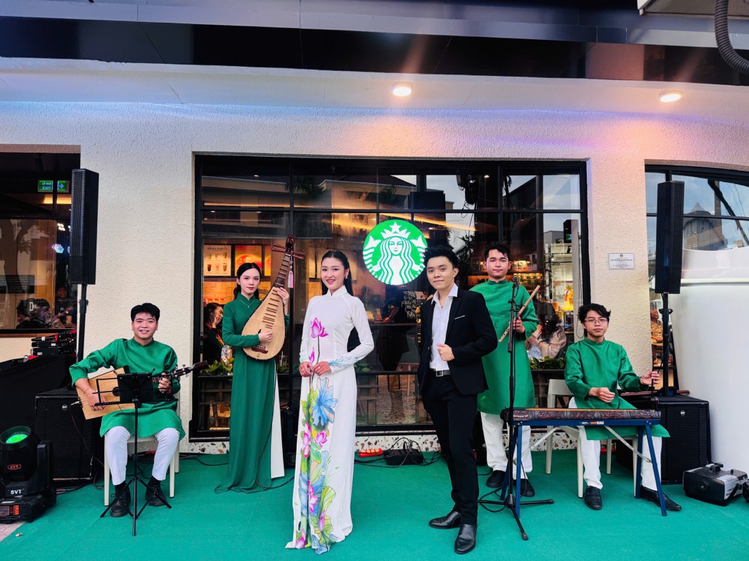 Starbucks Long Xuyên: Không gian hiện đại giữa lòng miền Tây, hút giới trẻ check-in rần rần- Ảnh 8.