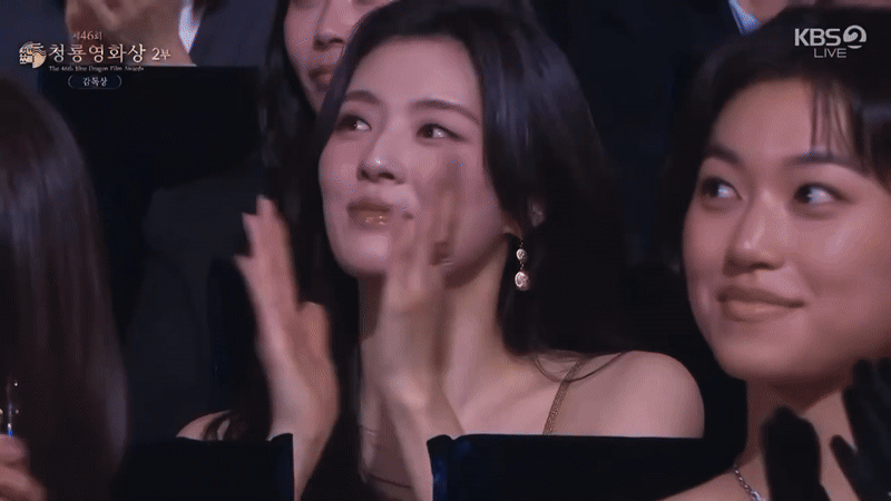 1765454948 838 Ban sao Song Hye Kyo phan ung la khi nghe