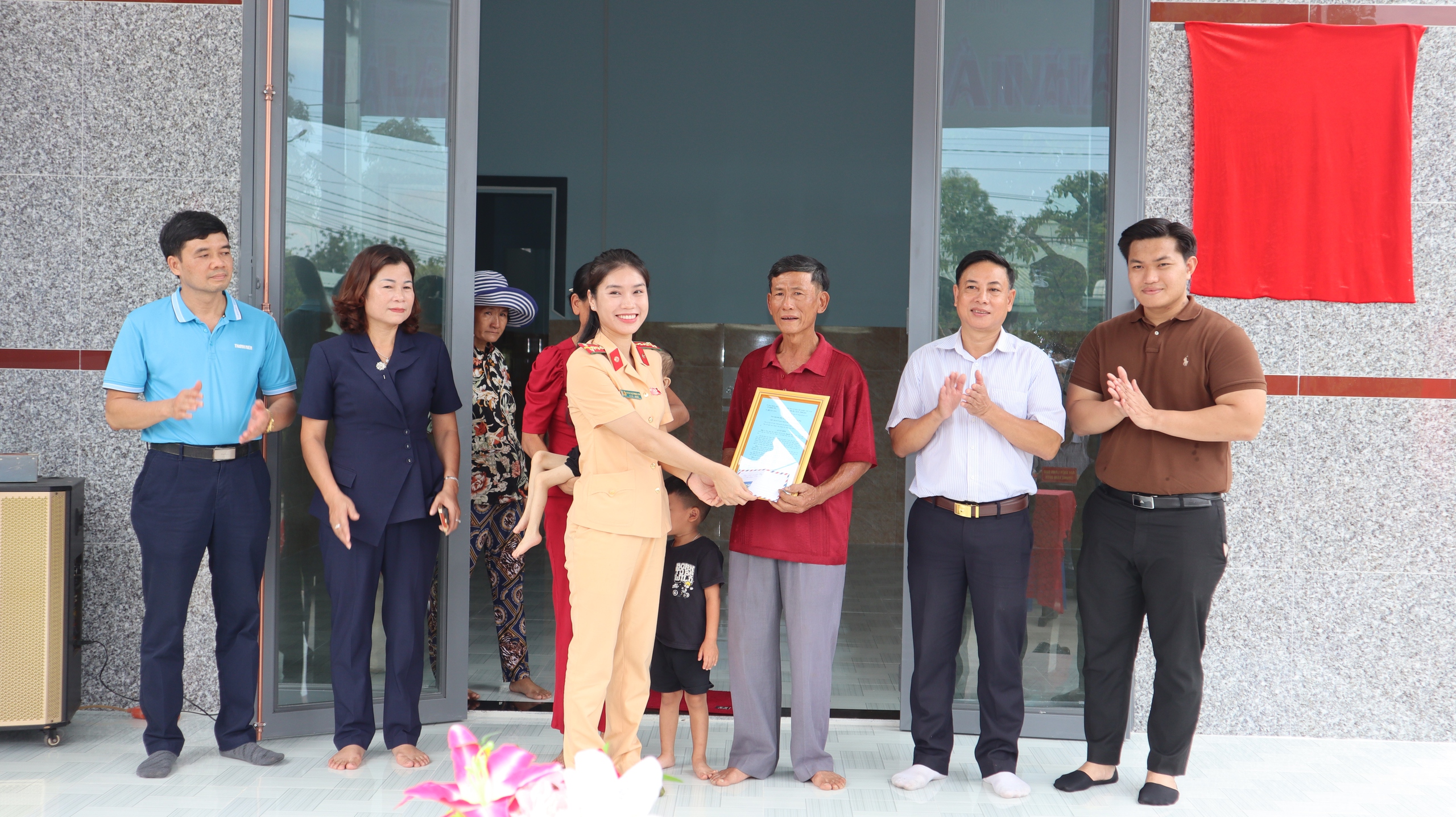 Báo Thanh Niên bàn giao 2 căn nhà nhân ái tại Đồng Nai- Ảnh 4.