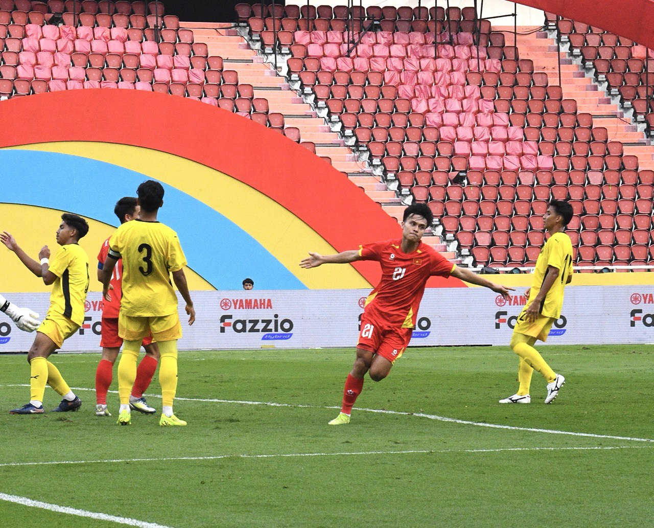U22 Việt Nam thắng dễ Malaysia giành quyền vào bán kết SEA Games 33- Ảnh 3.