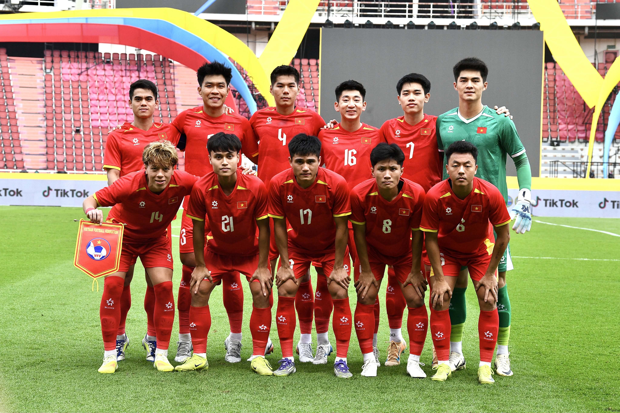 U22 Việt Nam thắng dễ Malaysia giành quyền vào bán kết SEA Games 33- Ảnh 5.