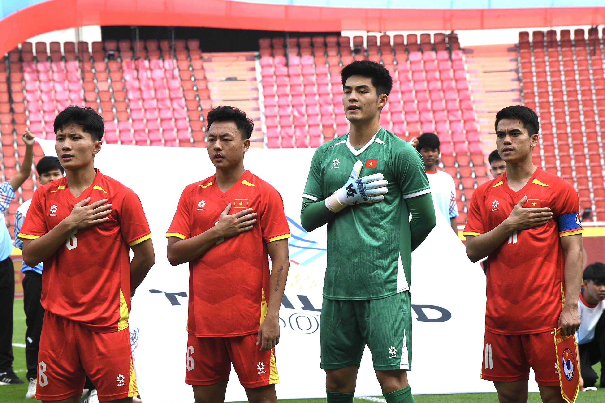 U22 Việt Nam thắng dễ Malaysia giành quyền vào bán kết SEA Games 33- Ảnh 7.