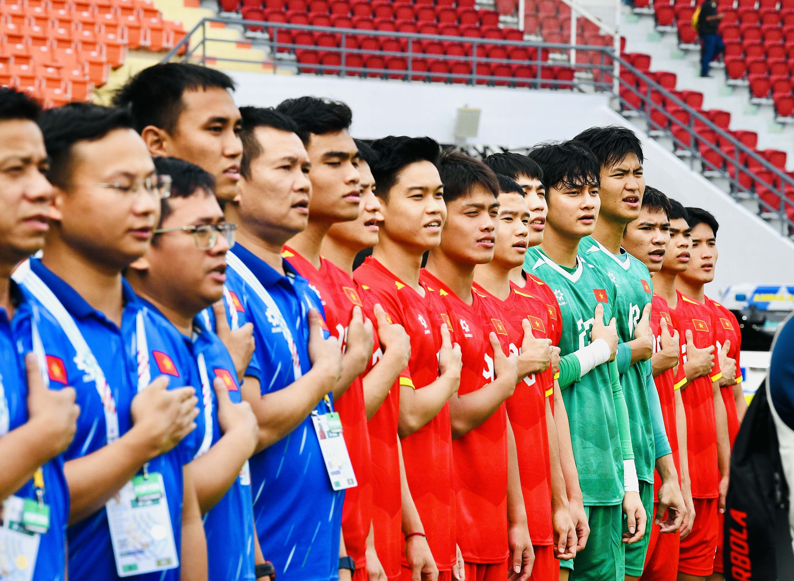 U22 Việt Nam thắng dễ Malaysia giành quyền vào bán kết SEA Games 33- Ảnh 8.