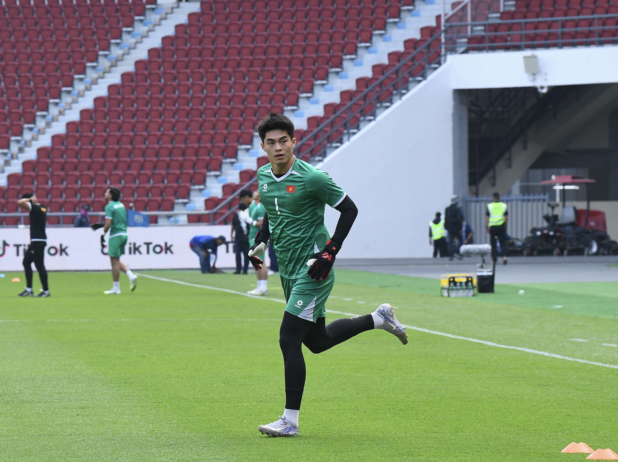 U22 Việt Nam thắng dễ Malaysia giành quyền vào bán kết SEA Games 33- Ảnh 9.