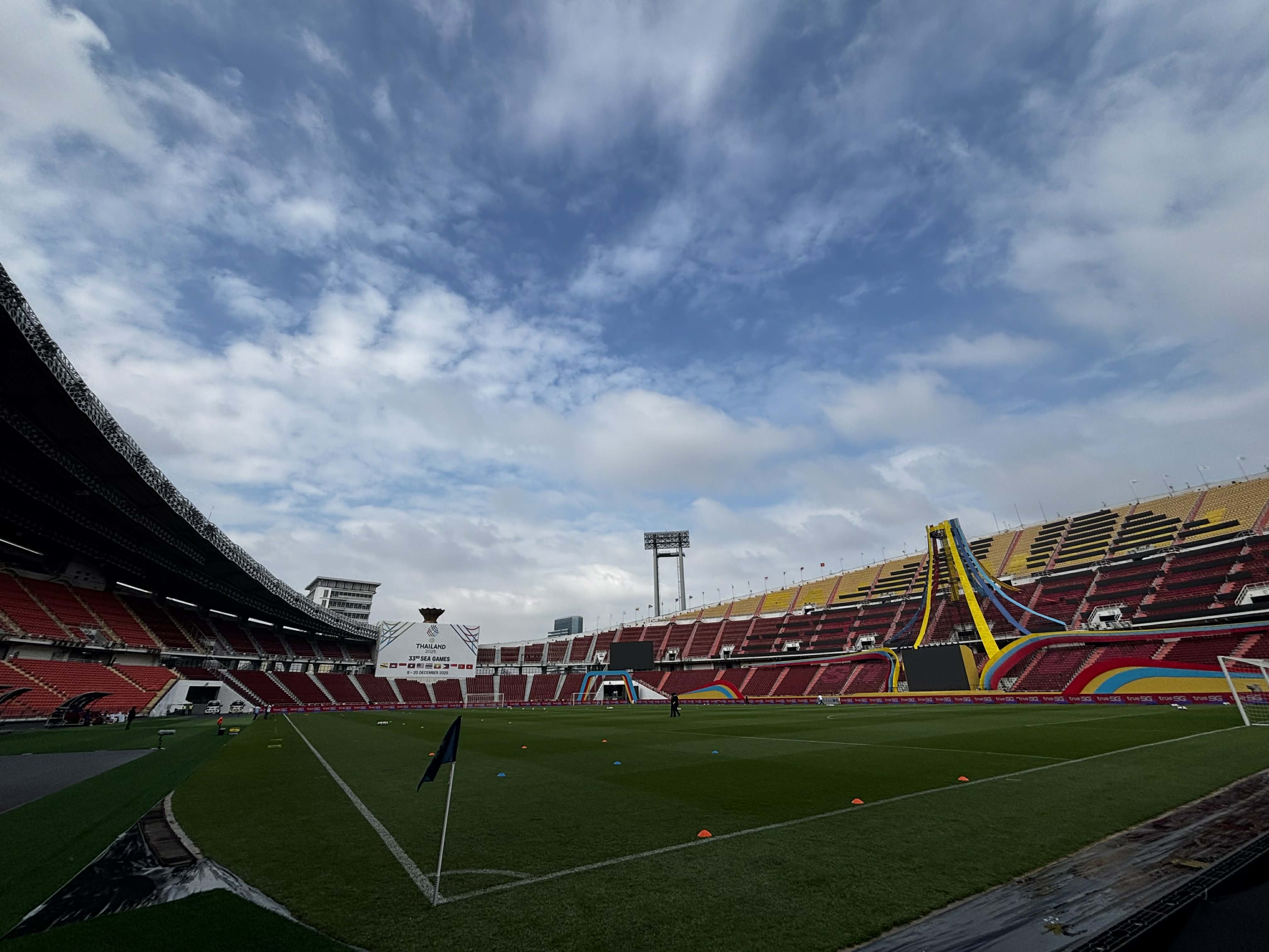 U22 Việt Nam thắng dễ Malaysia giành quyền vào bán kết SEA Games 33- Ảnh 13.