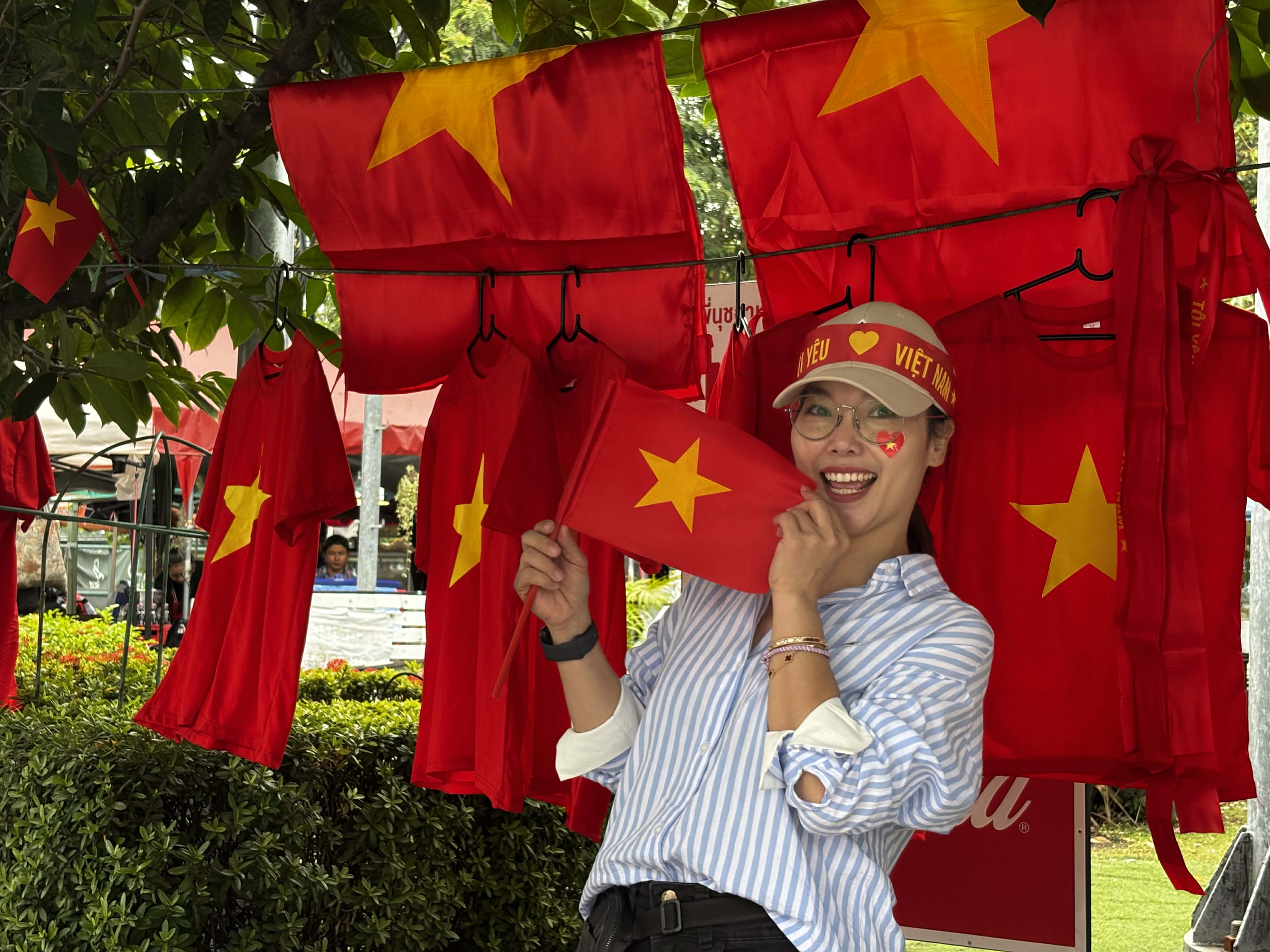 U22 Việt Nam thắng dễ Malaysia giành quyền vào bán kết SEA Games 33- Ảnh 14.