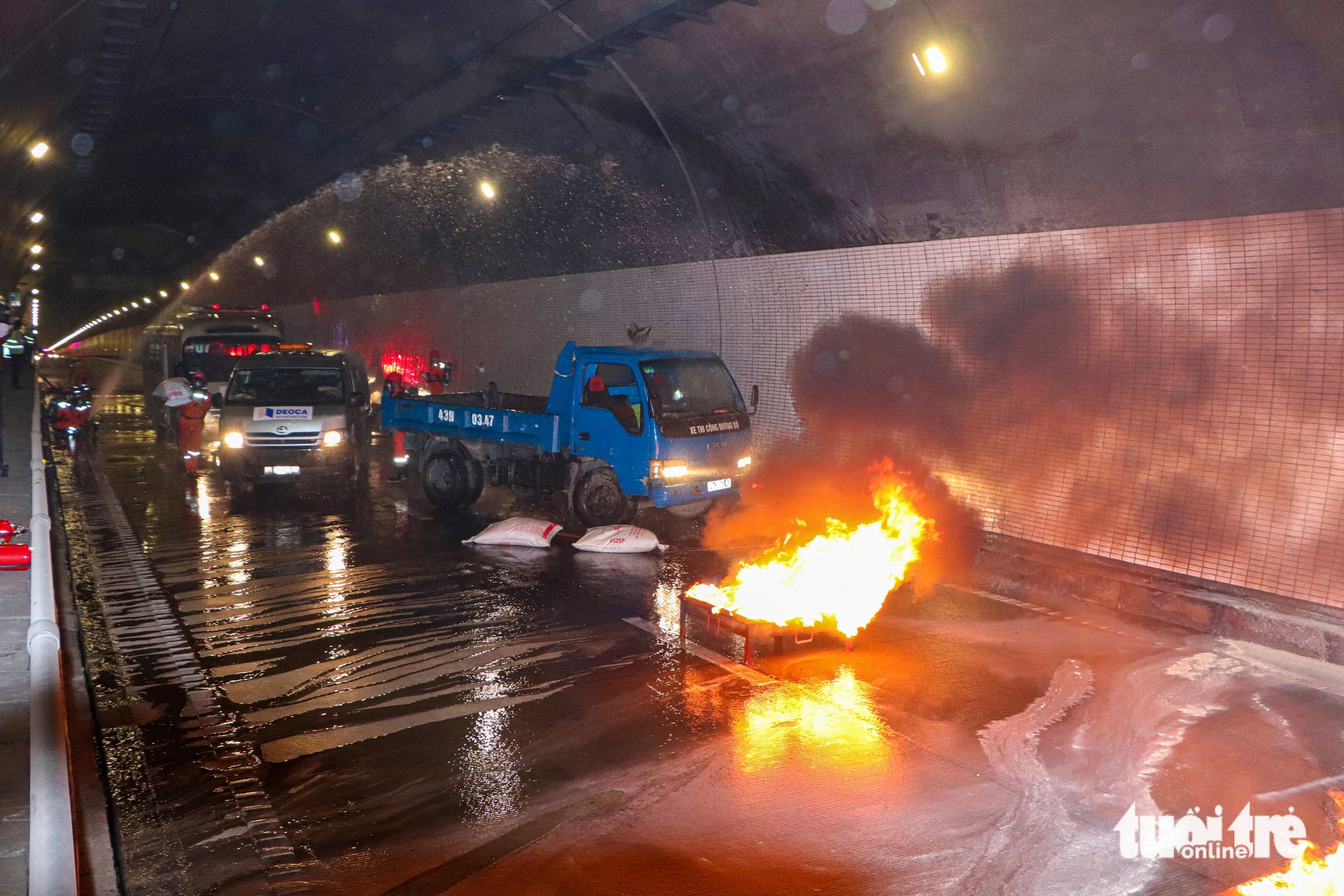 Làm gì khi bị kẹt và cháy lớn trong hầm Hải Vân? 2 Hải Vân - Ảnh 2.