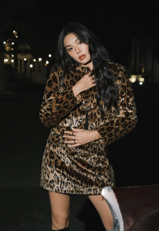 Khoe nét cá tính mạnh mẽ cùng họa tiết da báo- Ảnh 10. Khoe nét cá tính mạnh mẽ cùng họa tiết da báo- Ảnh 10.
