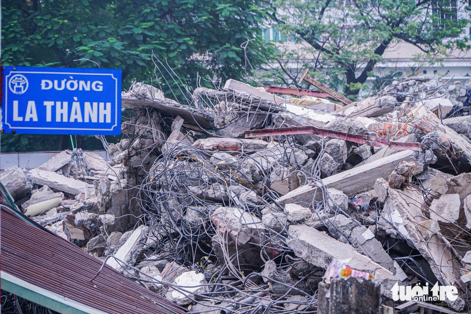 Phá dỡ hàng loạt nhà 'mặt phố' đường Đê La Thành xây đường vành đai 1 4 Đê La Thành - Ảnh 4.