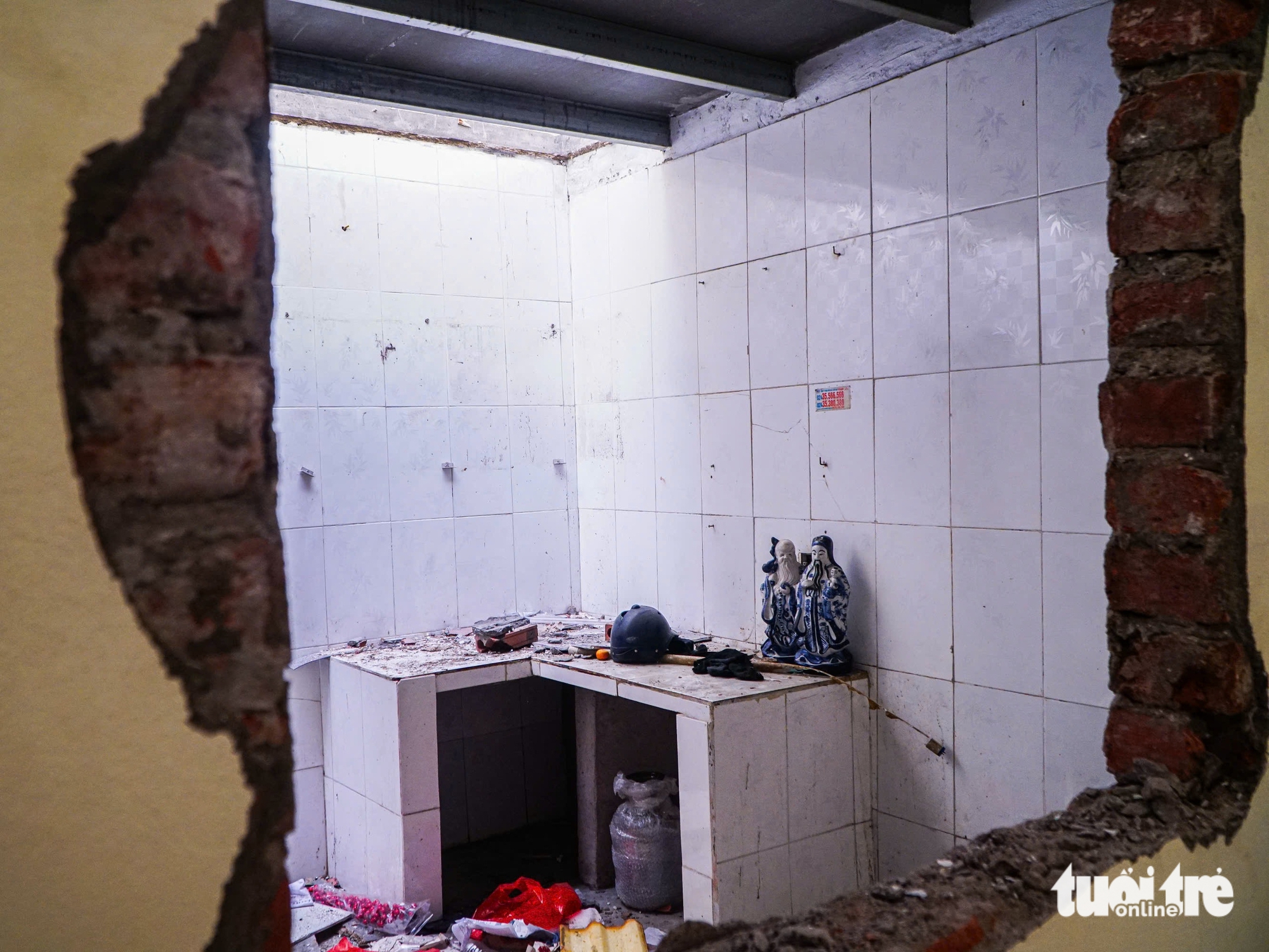 Phá dỡ hàng loạt nhà 'mặt phố' đường Đê La Thành xây đường vành đai 1 12 Đê La Thành - Ảnh 12.