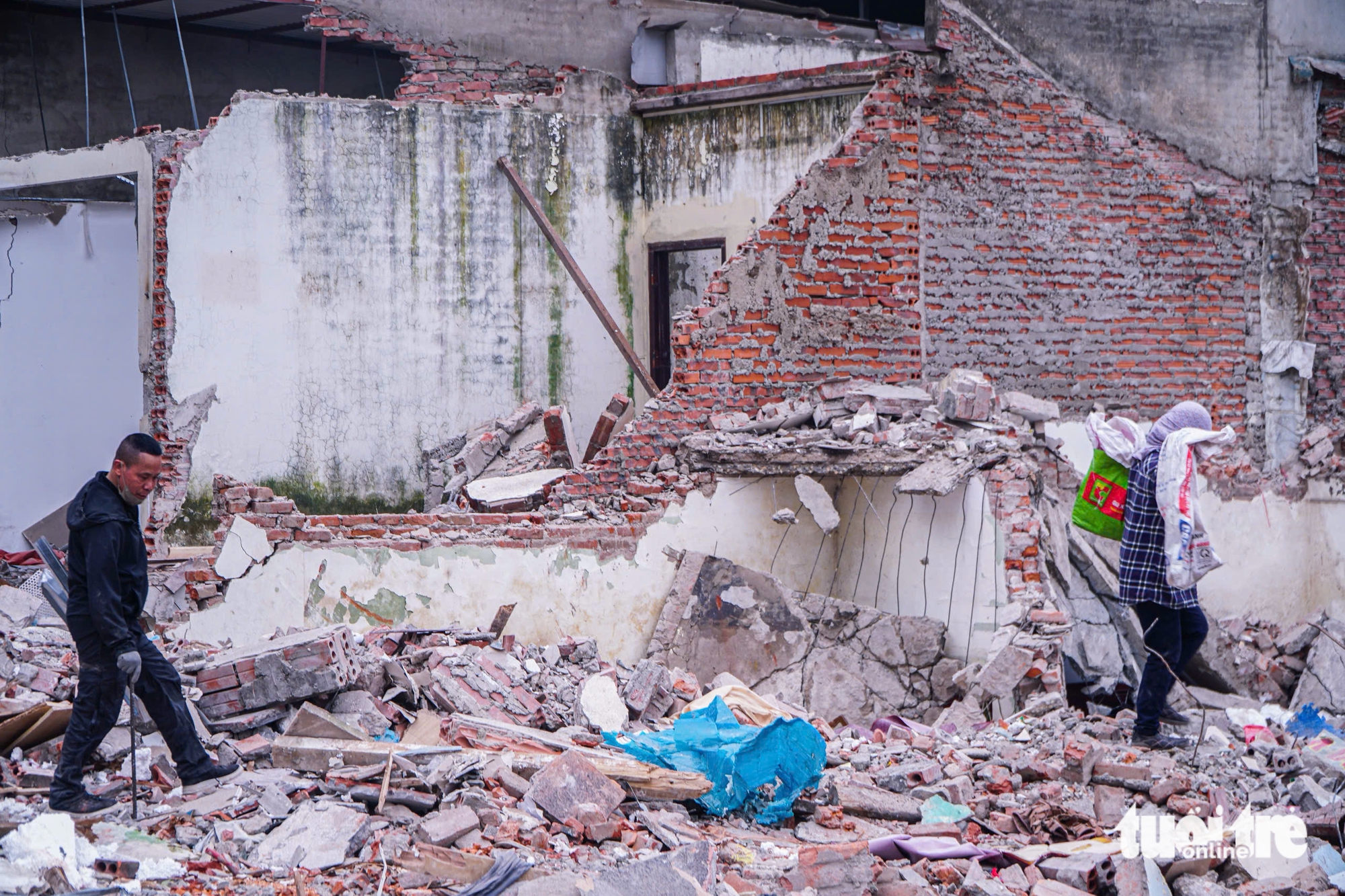 Phá dỡ hàng loạt nhà 'mặt phố' đường Đê La Thành xây đường vành đai 1 20 Đê La Thành - Ảnh 20.