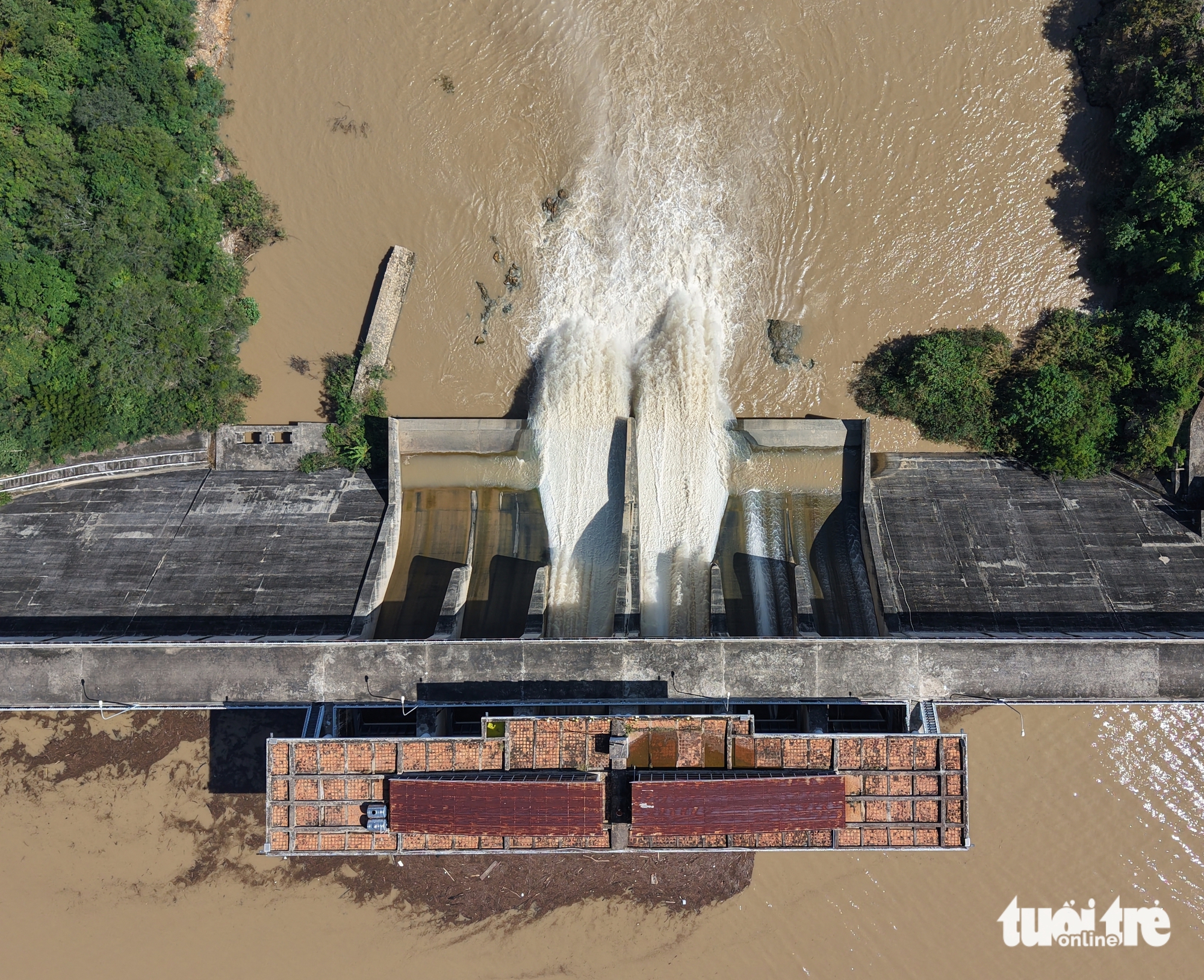 Flycam hai hồ thủy lợi Sông Quao, Lòng Sông vùng Bình Thuận cũ từng xả lũ kỷ lục 8 Flycam hai hồ thủy lợi Sông Quao, Lòng Sông vùng Bình Thuận cũ từng xả lũ kỷ lục - Ảnh 8.