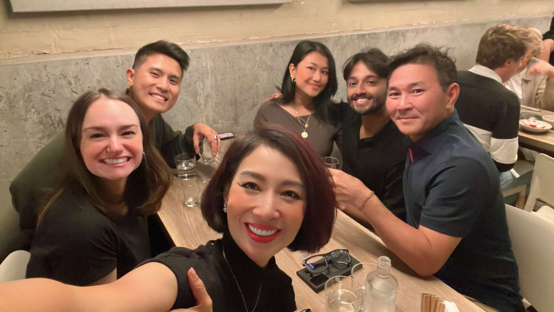 1765462485 169 Moi quan he cua Hoa khoi Thu Huong va con