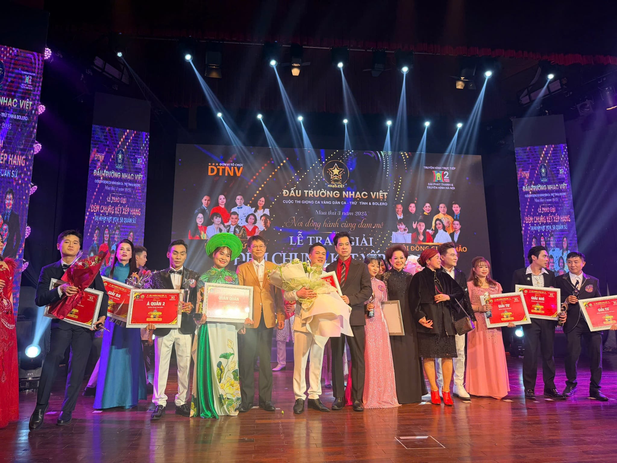 CA SĨ XUÂN HƯỞNG XUẤT SẮC ĐOẠT QUÁN QUÂN ĐẤU TRƯỜNG NHẠC VIỆT 2025 – DÒNG NHẠC BOLERO 3 ca-si-xuan-huong-8-1765463230.jpg