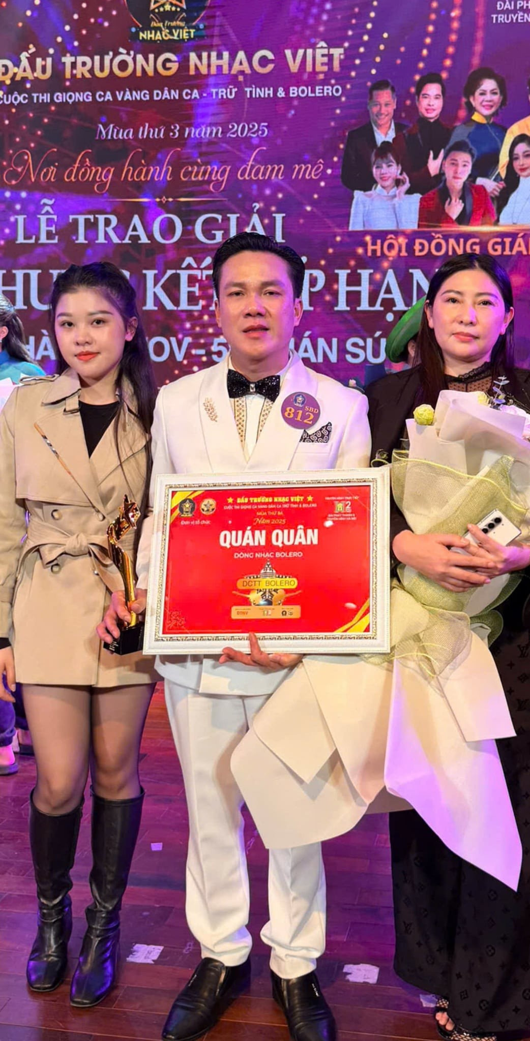 CA SĨ XUÂN HƯỞNG XUẤT SẮC ĐOẠT QUÁN QUÂN ĐẤU TRƯỜNG NHẠC VIỆT 2025 – DÒNG NHẠC BOLERO 8 ca-si-xuan-huong-10-1765463230.jpg