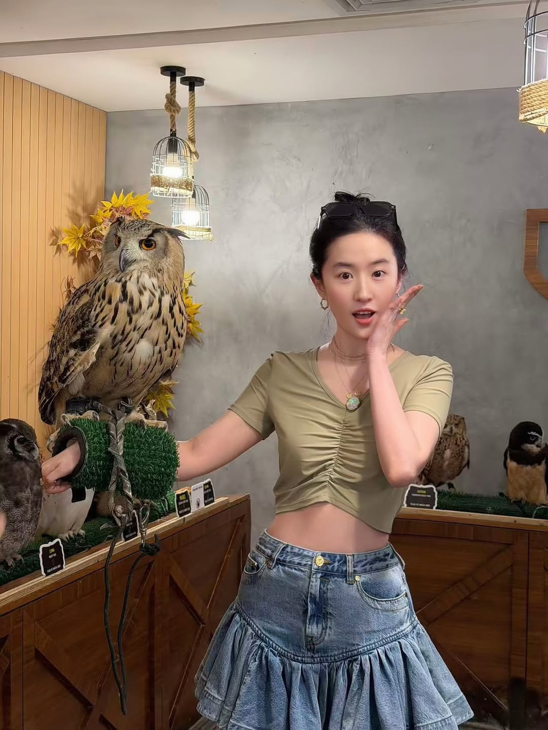 Lưu Diệc Phi khoe eo thon hiếm thấy sau khi ăn kiêng, tập luyện nghiêm ngặt - 3